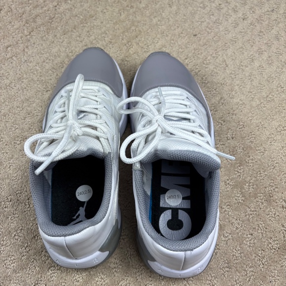 Air Jordan 11 CMFT Low - White/Cement Grey - Picture 8 of 9